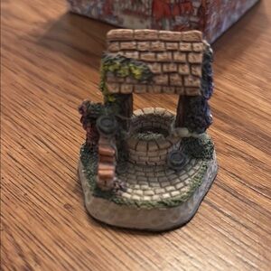 Vintage David Winter Cameos. “Penny Wishing Well”. new with original box.